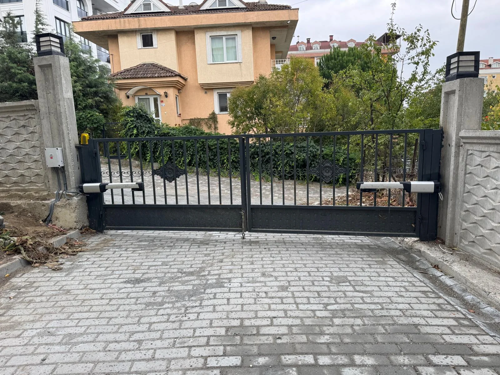 Otomatik Fotoselli Kapılar Örnek